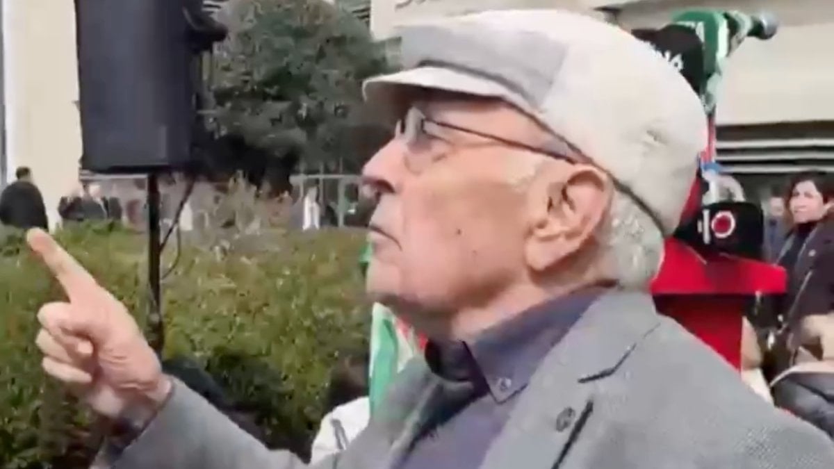 Bursa'da Mustafa Bozbey'e destek vermeye geldi: Peçeye sardı