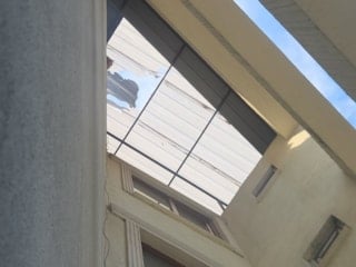 Bursa'da tamir için çıktığı çatıdan düştü