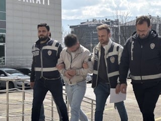 Bolu'da iki kadını dolandırdı, TEM'de enselendi