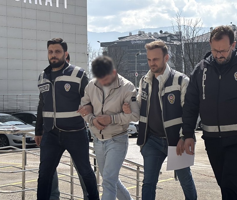 Bolu'da iki kadını dolandırdı, TEM'de enselendi