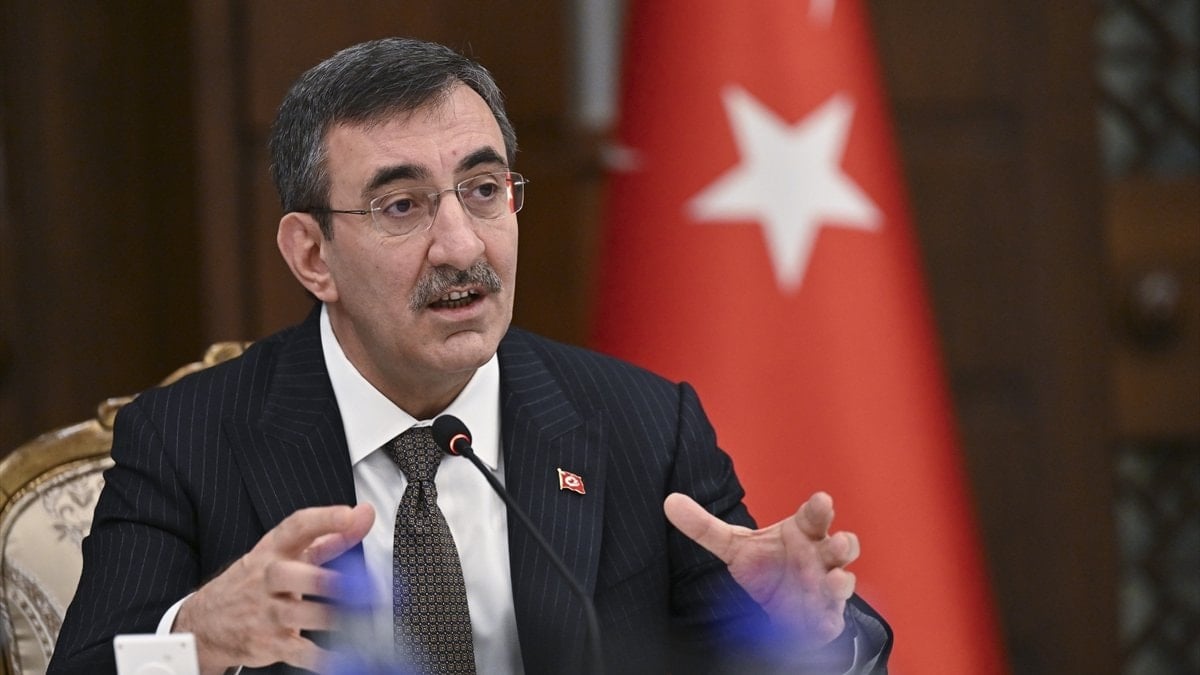 Cevdet Yılmaz: Akaryakıt fiyatlarındaki artış eşel mobil sistemi sayesinde sınırlı kaldı