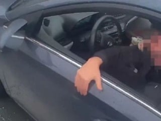 İstanbul trafiğinde sinirler gerildi: Motosiklet sürücüsüne taciz ve hakaret