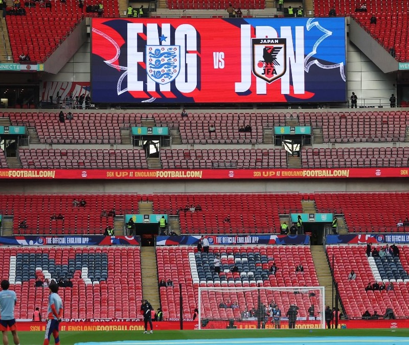 Japon taraftarlar, dünyaya örnek olmayı sürdürüyor