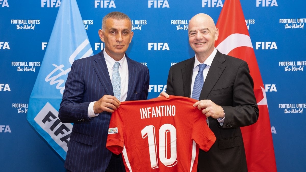 FIFA Başkanı Gianni Infantino'dan Türkiye'ye tebrik