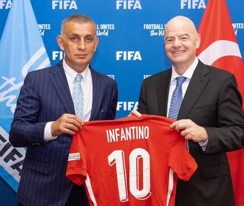 FIFA Başkanı Gianni Infantino'dan Türkiye'ye tebrik