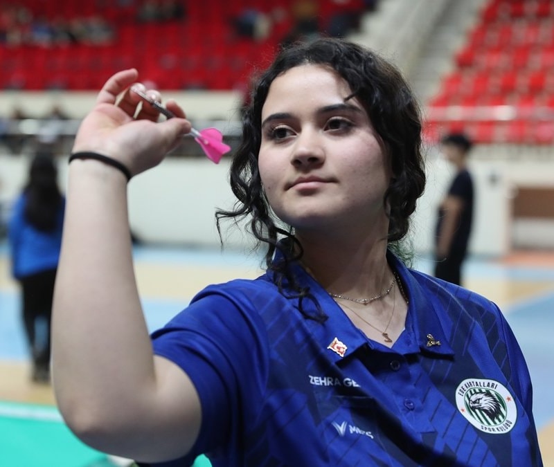 Zehra Gemi, Profesyonel Dart Birliği bünyesinde mücadele eden ilk Türk olmak istiyor