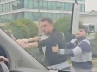 İstanbul'da trafikte yol verme kavgası