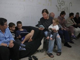 Tel Aviv'de gün boyu sirenler çaldı: İsrailliler sığınaklardan çıkamadı