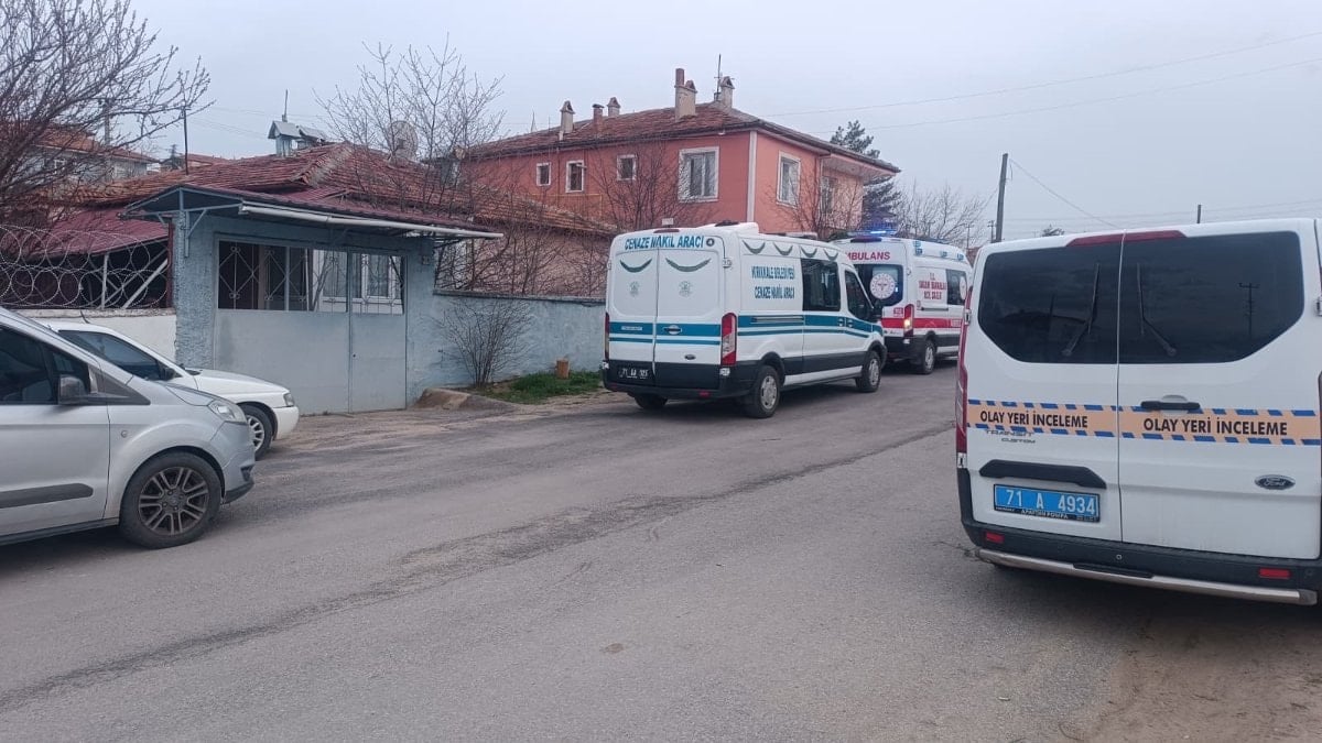 Kırıkkale'de iki oğlunun bıçak ve nacakla saldırdığı baba hayatını kaybetti