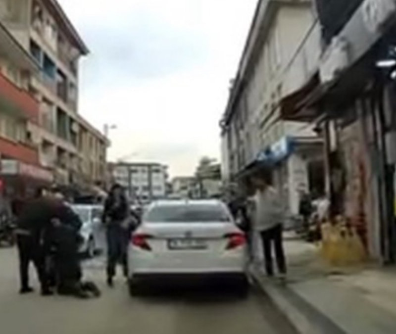 Düzce'de yaşlı adama çarptıktan sonra şoför değiştirip uzaklaştılar