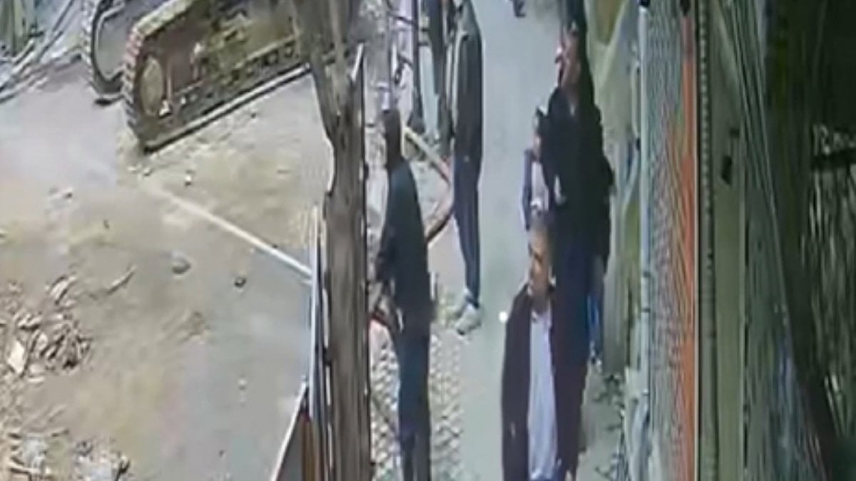 İstanbul'da Zeytinburnu'nda yıkım sırasında kafasına beton parçası isabet eden çocuk öldü