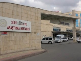 Siirt'te kazara kolunu kesen kişi hayatını kaybetti