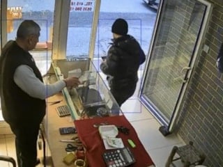 Mardin'de kuyumcuya müşteri gibi girip yüzük çalan hırsız yakalandı