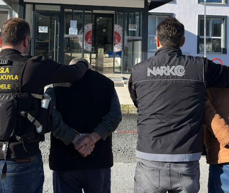 Muğla'da şehirlerarası otobüs terminalinde uyuşturucu operasyonu