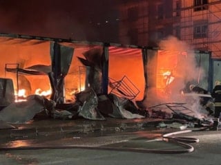 Erzincan'da şantiyede yangın: Konteynerler küle döndü