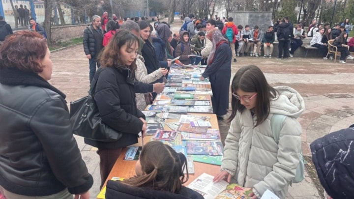 Erzincan'da meydan kütüphaneye dönüştü