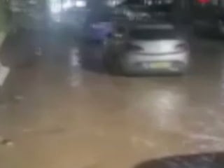 İran, İsrail'de su şebekesini vurdu: Şehir su altında kaldı