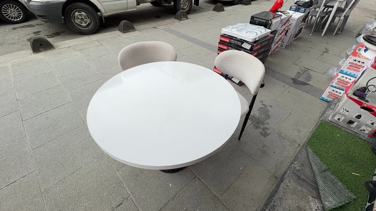 İstanbul'da sandalyesi çalınan mobilyacıdan hırsıza sitem: Abla takımı bozdun