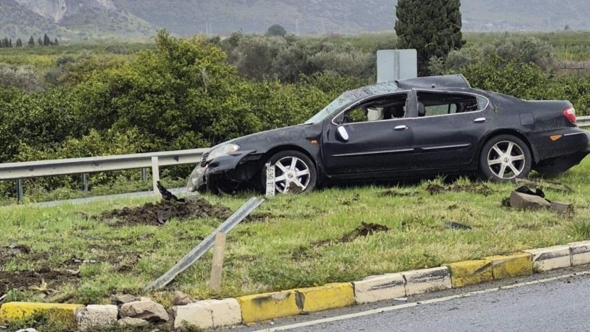 İzmir'de yağmur sonrası zincirleme kaza: Üç araç birbirine girdi