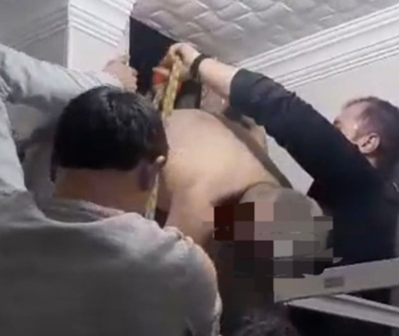Yozgat'ta eşine ulaşmak için girdiği havalandırma boşluğunda sıkıştı