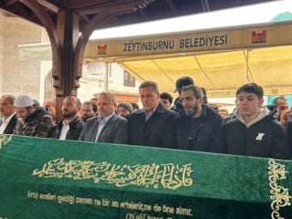 İstanbul'da baba küçük kızının tabutuna sarılarak gözyaşlarına boğuldu
