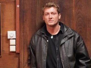 Taşacak Bu Deniz İso'nun eski aşkı Sevdiğim Sensin'den çıktı