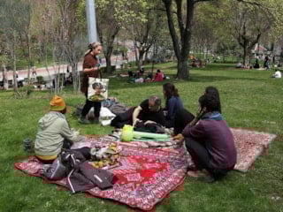 İran'ın Tabiat Günü: Tahran'da halk savaşa rağmen kutlama yaptı