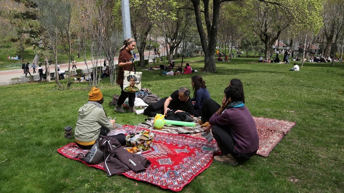 İran'ın Tabiat Günü: Tahran'da halk savaşa rağmen kutlama yaptı
