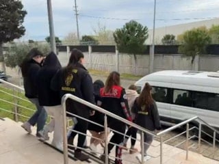 Manisa'da masaj salonlarına fuhuş operasyonu: 3 tutuklama