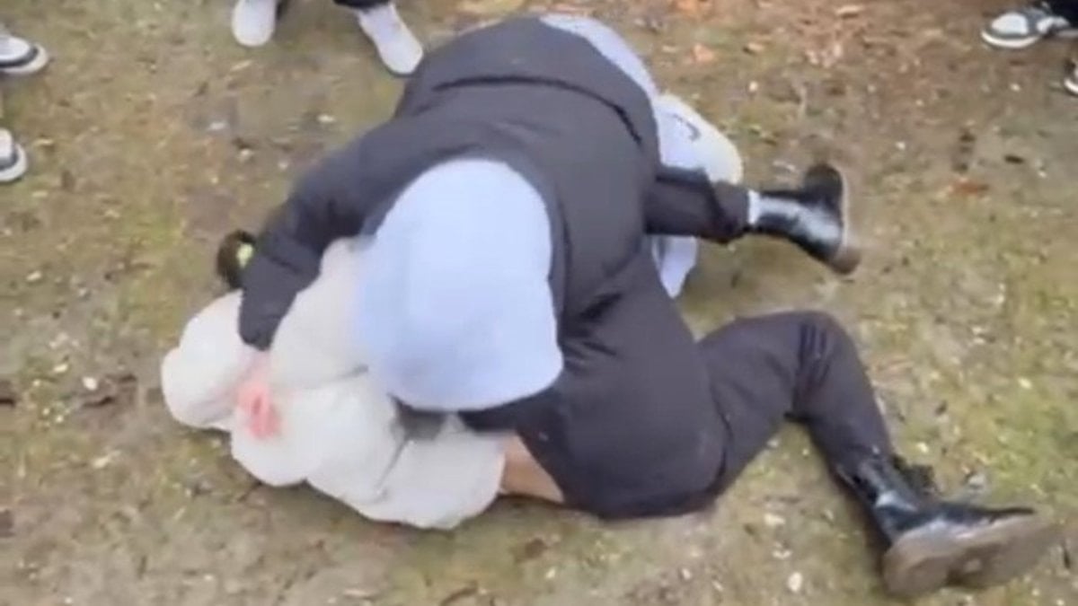 Bolu'da akran zorbalığı: Liseli kızı feci şekilde darbetti