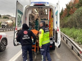 TEM'de 4 aracın karıştığı kazada 2 kişi hayatını kaybetti