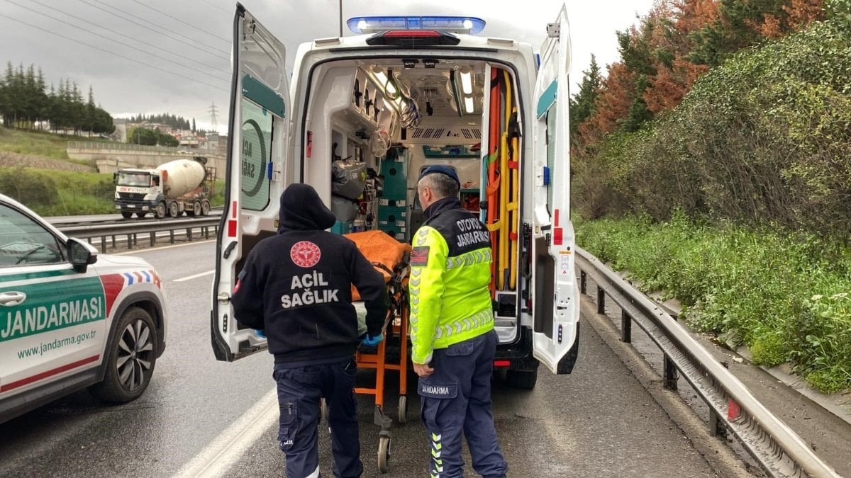 TEM'de 4 aracın karıştığı kazada 2 kişi hayatını kaybetti