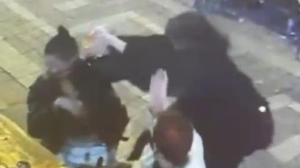 İstanbul'da üzerine kolonya döktüğü kadını yakan sanık hakim karşısına çıktı