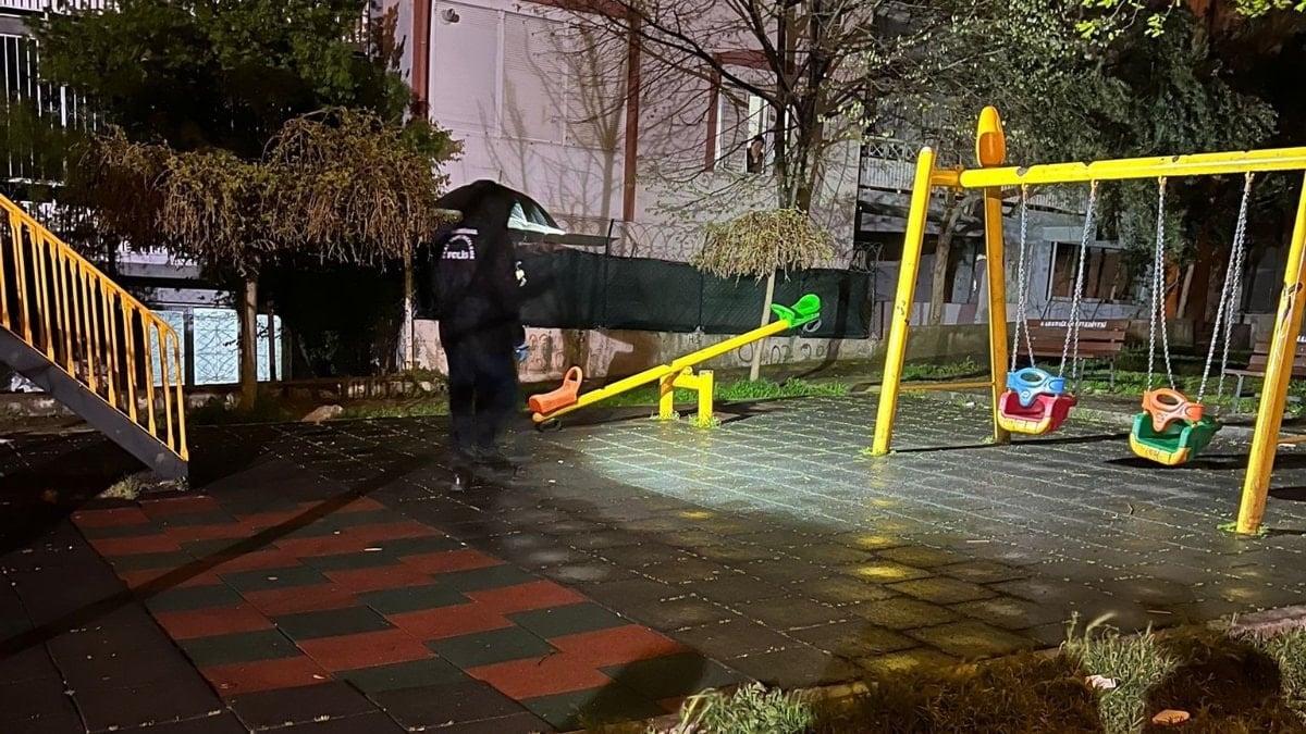İzmir'de 2 yaşındaki çocuk parkta oynarken bıçaklı saldırıya uğradı