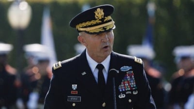 ABD'de Kara Kuvvetleri Komutanı emekli edildi