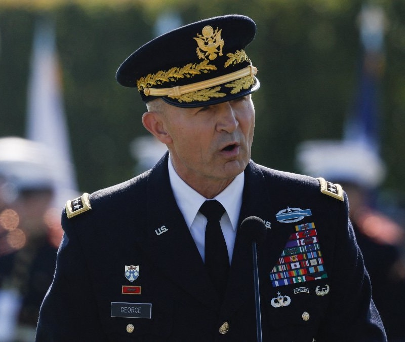 ABD'de Kara Kuvvetleri Komutanı emekli edildi