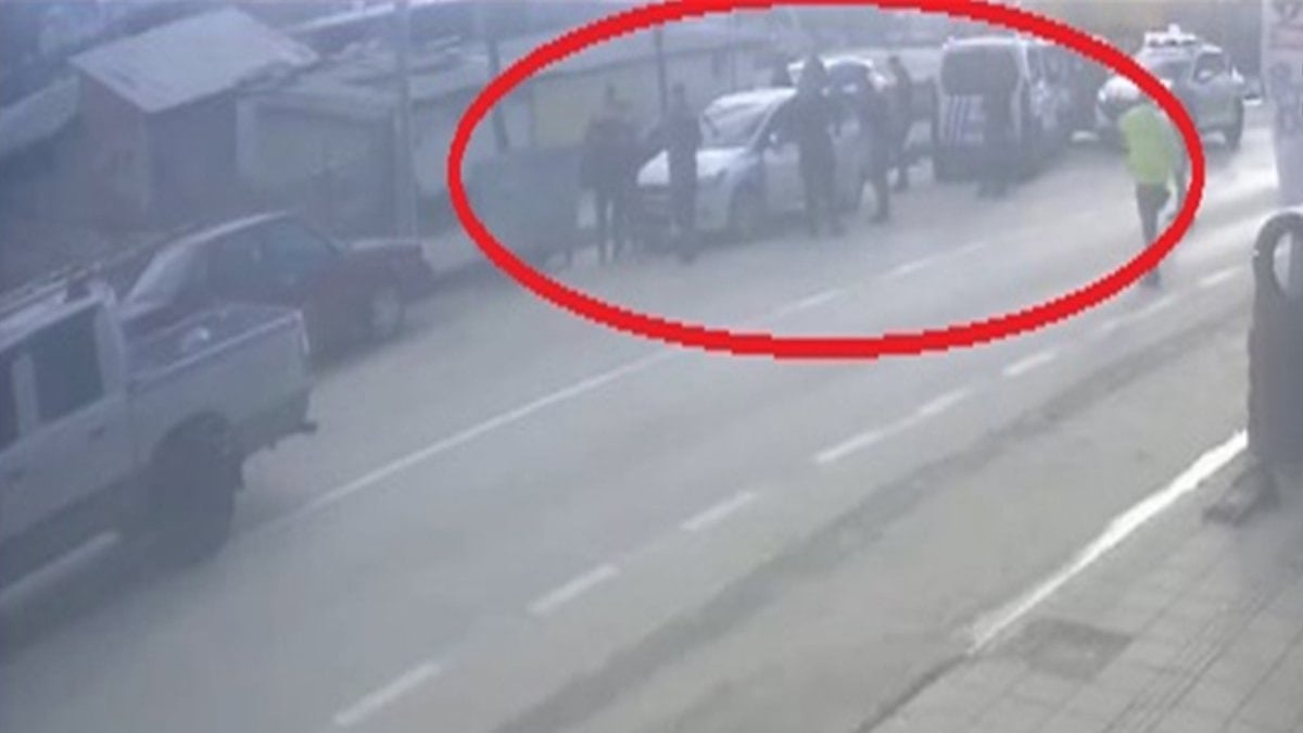 Bursa'da silahlı saldırıya uğrayan kişi yaralı halde aracıyla kaçtı