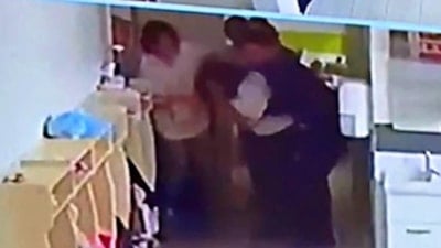 Kayseri'de boğazına yemek kaçan öğretmenin yardımına meslektaşı koştu