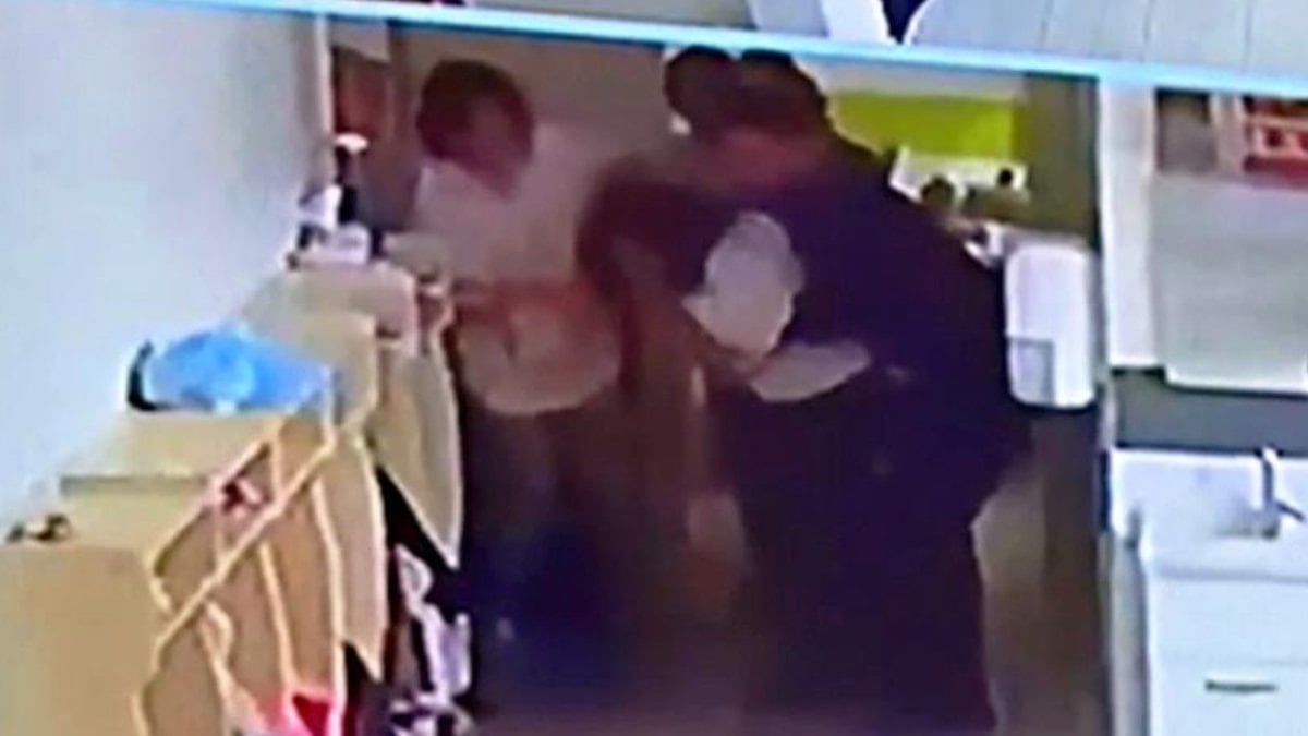 Kayseri'de boğazına yemek kaçan öğretmenin yardımına meslektaşı koştu