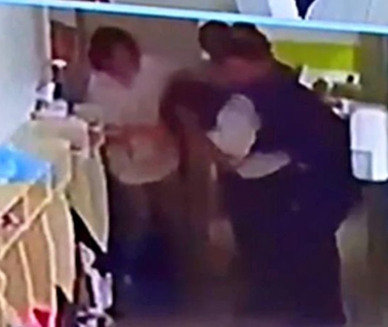 Kayseri'de boğazına yemek kaçan öğretmenin yardımına meslektaşı koştu