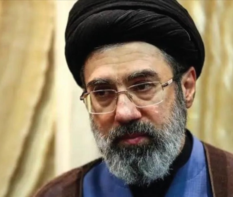 İran'da din adamlarından Mücteba Hamaney'e nükleer fetva çağrısı