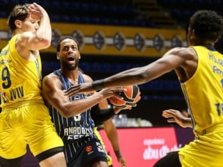 Anadolu Efes, Maccabi Tel Aviv'e yenildi