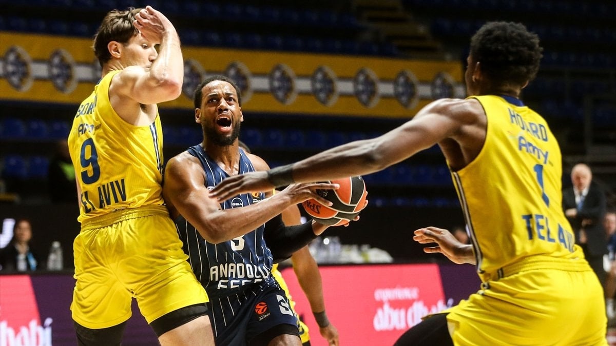 Anadolu Efes, Maccabi Tel Aviv'e yenildi