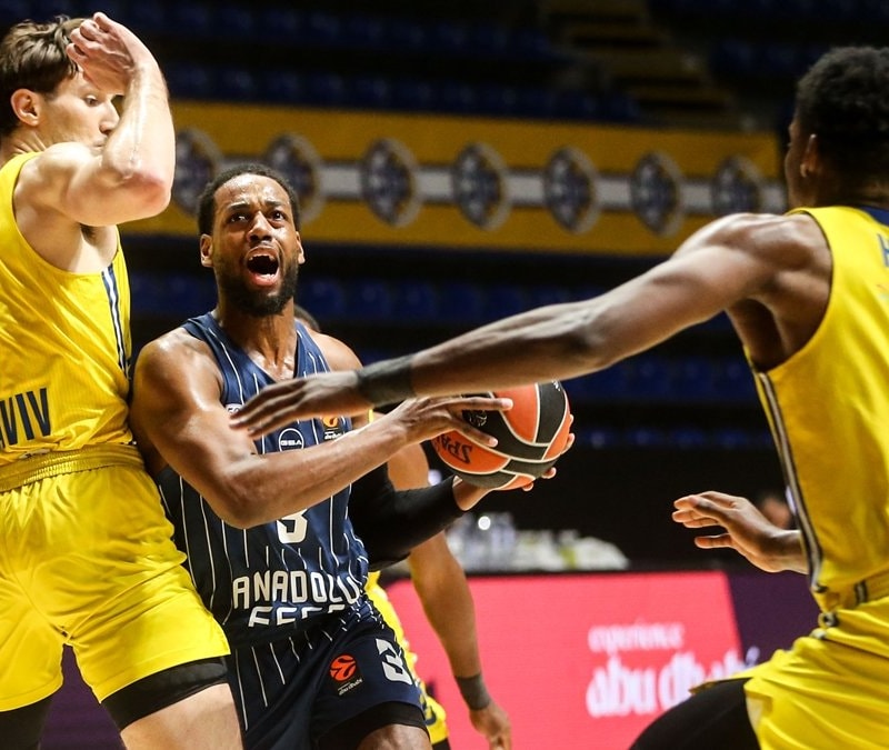 Anadolu Efes, Maccabi Tel Aviv'e yenildi