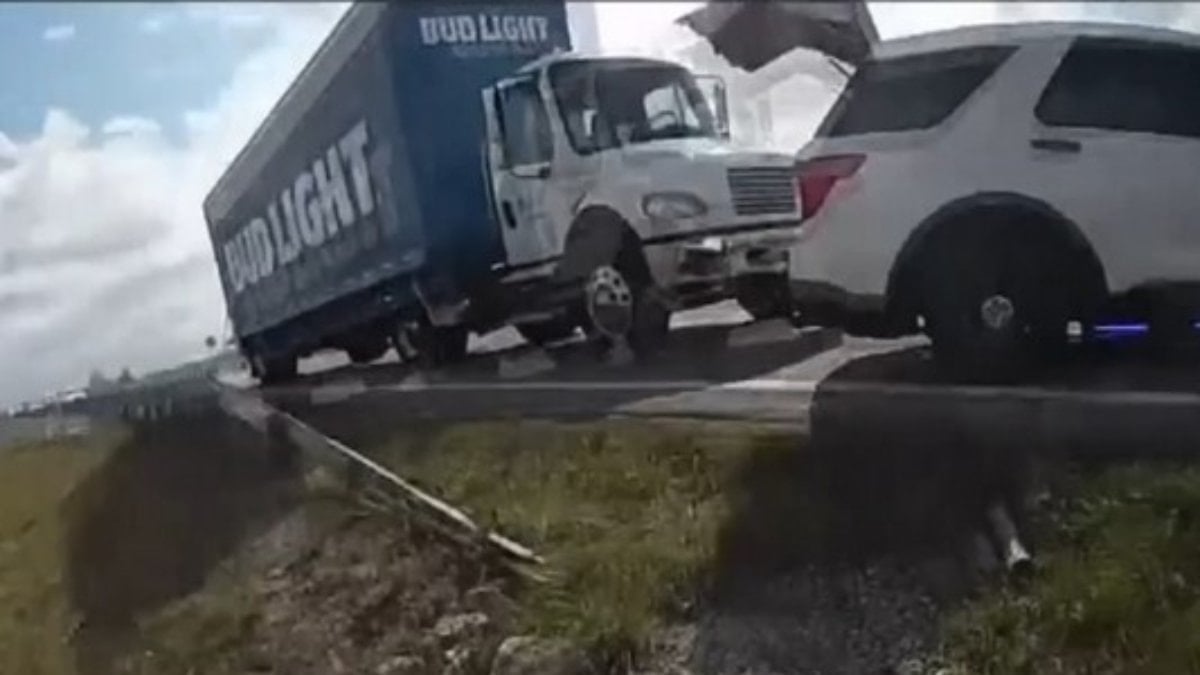 ABD’de film sahnelerini aratmayan kovalamaca: Çalınan bira kamyonu böyle durduruldu