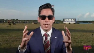 Artemis II canlı yayınında 'yeşil ekran' tartışması: Sunucu çimlere dokunarak kanıtladı