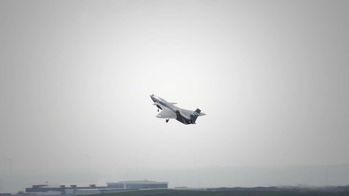 Bayraktar KIZILELMA, ASELSAN KARAT sistemiyle gökyüzünde test uçuşu yaptı