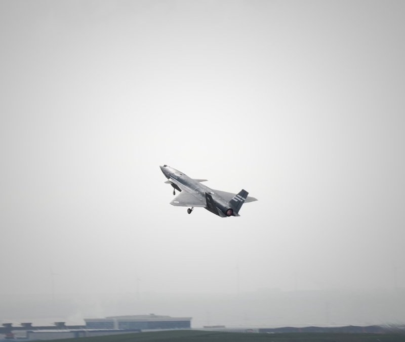 Bayraktar KIZILELMA, ASELSAN KARAT sistemiyle gökyüzünde test uçuşu yaptı