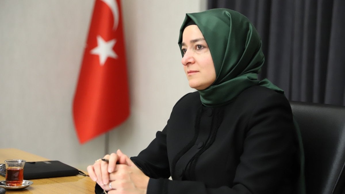 Betül Sayan Kaya'dan Aylin Nazlıaka'ya zor sorular