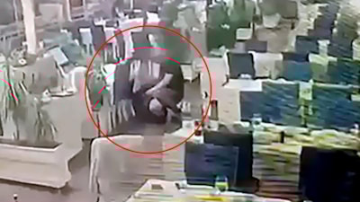 Adana’da restoranda ölümlü silahlı kavganın görüntüleri